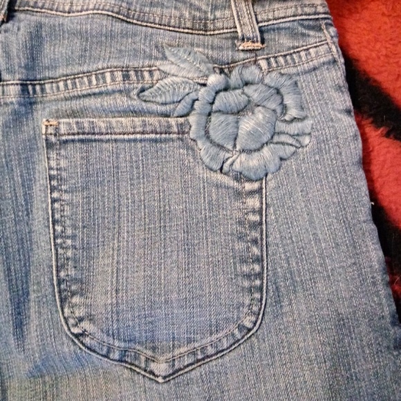 HP💞✅Chicos Embroidered Jeans - Picture 5 of 5